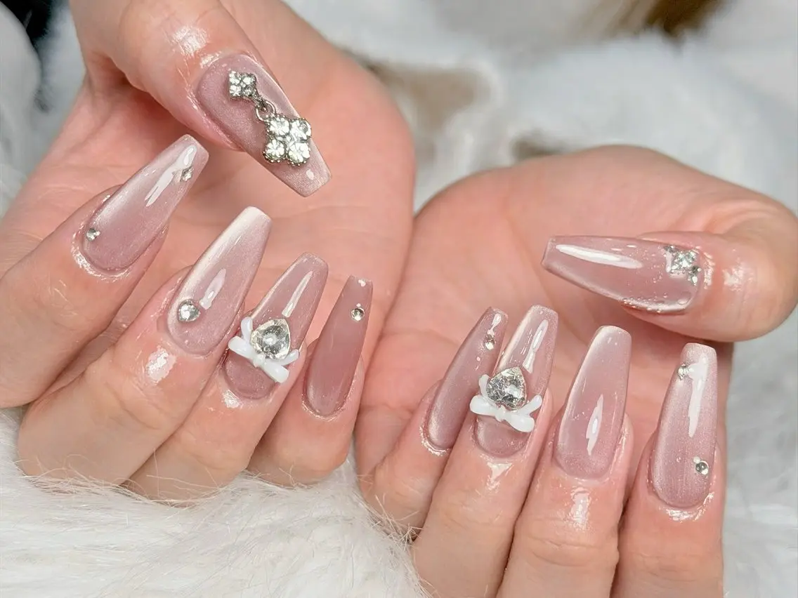 ネイル アートネイル オーロラネイル フラッシュネイル フレンチネイル ジェルネイル ハンドネイル Luci Nail Shinokuboのネイルデザイン