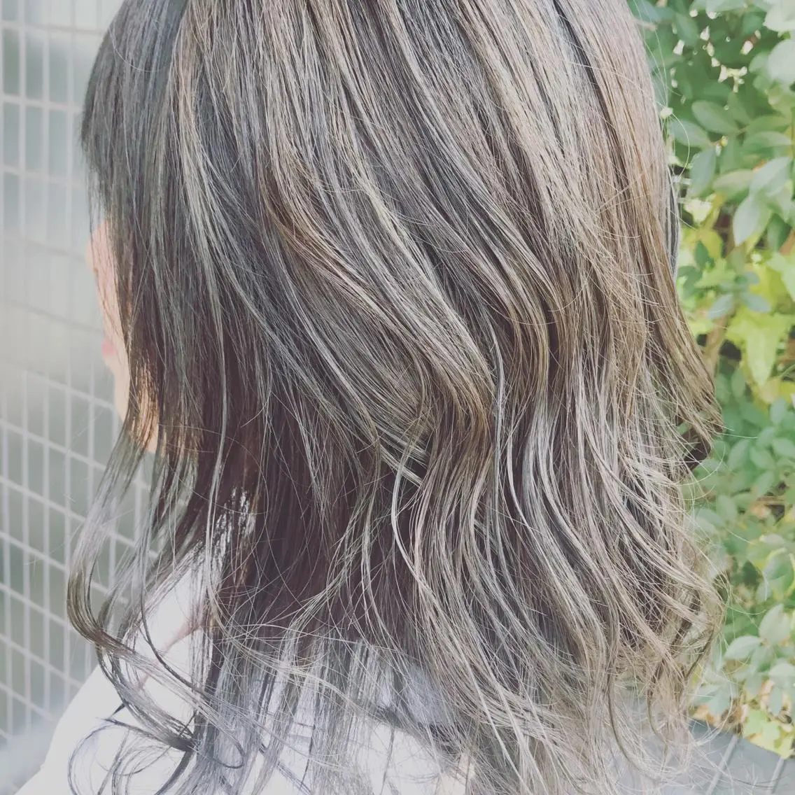 セミロング カラー ハイライトカラー ハイライト ヘアカラー トリートメント ✅ｼｪｱｻﾛﾝJAM 相田友和のヘアスタイル
