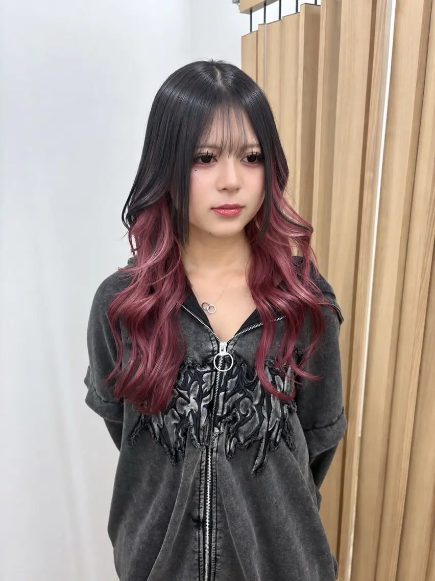ロング カラー ブリーチ デザインカラー ハイトーンカラー インナーカラー ピンクカラー ヘアカラー アオリ/韓国風 ハイトーン/レイヤーのヘアスタイル