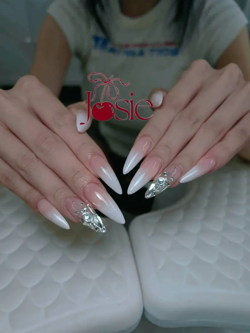 ネイル フレンチネイル ガーリー ガラスフレンチ 氷ネイル・うるうるネイル キラキラネイル ハンドネイル JOSIE nail studioのネイルデザイン