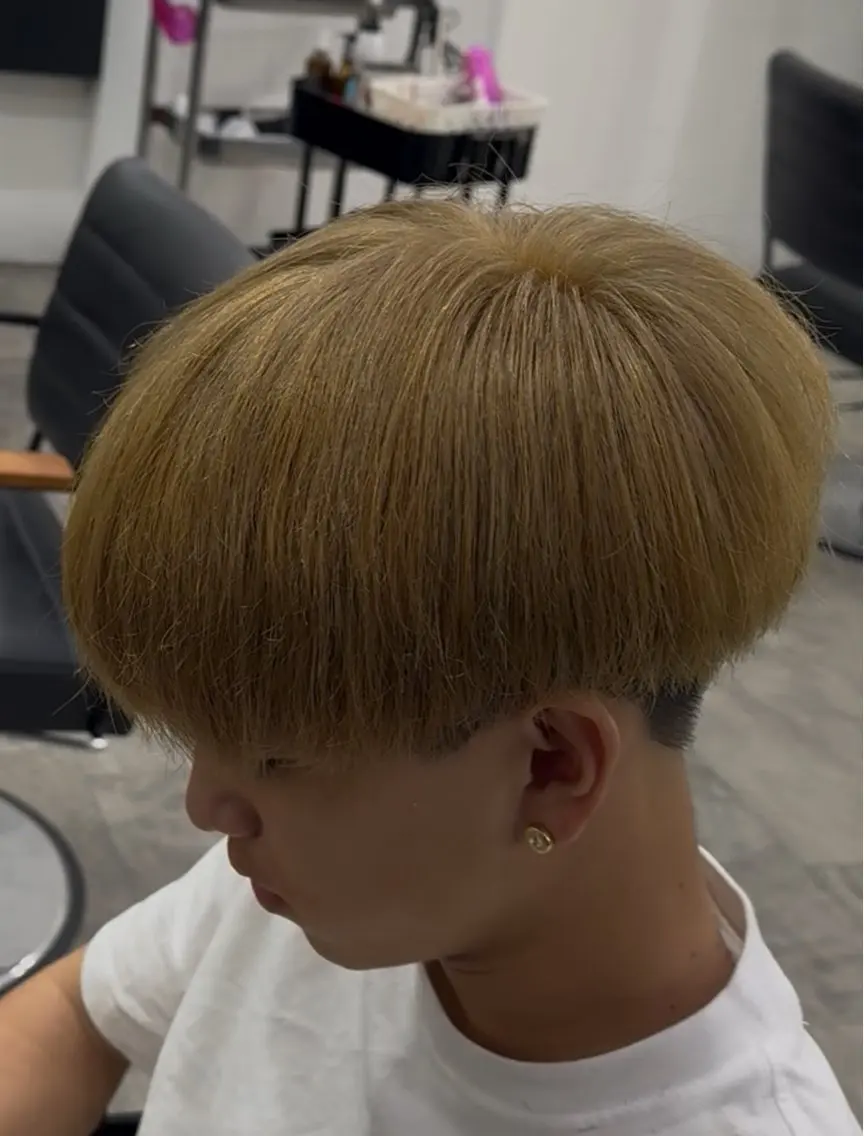 カラー メンズ メンズブリーチ ブリーチ ブロンド カット ヘアカラー メンズヘア カット、パーマ特化のヘアスタイル