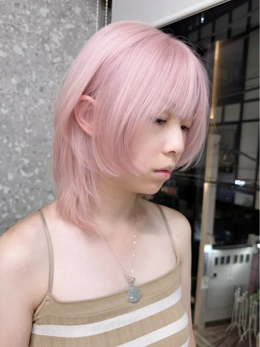 ショート カラー ブリーチ ハイトーンカラー ピンクカラー ホワイトピンク ウルフカット ヘアカラー トリートメント 失敗しないハイトーン ✨ミルクティー/ミワのヘアスタイル