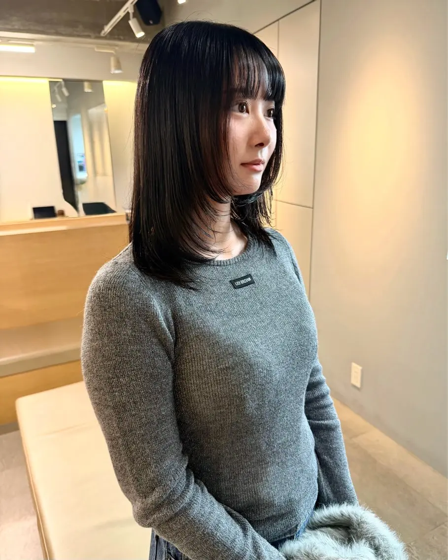 セミロング ハッシュカット レイヤーカット カット トリートメント RAIMA ケアハイトーンのヘアスタイル