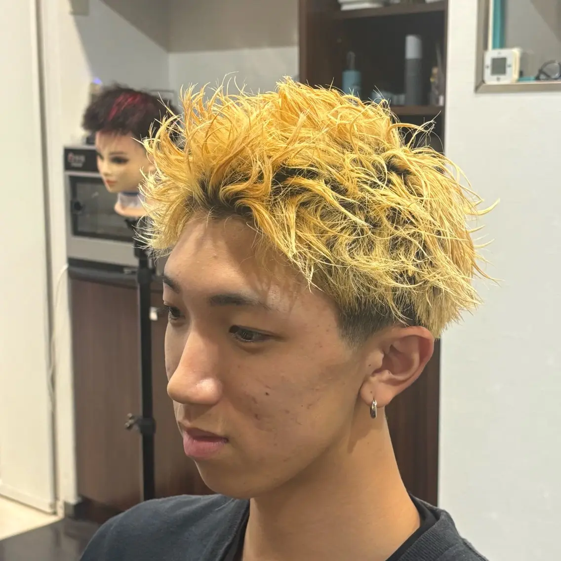 ショート カラー パーマ ブリーチ ハイトーンカラー ショートヘア 鼎一真ハイトーン/ パーマ/何でも屋さんのヘアスタイル