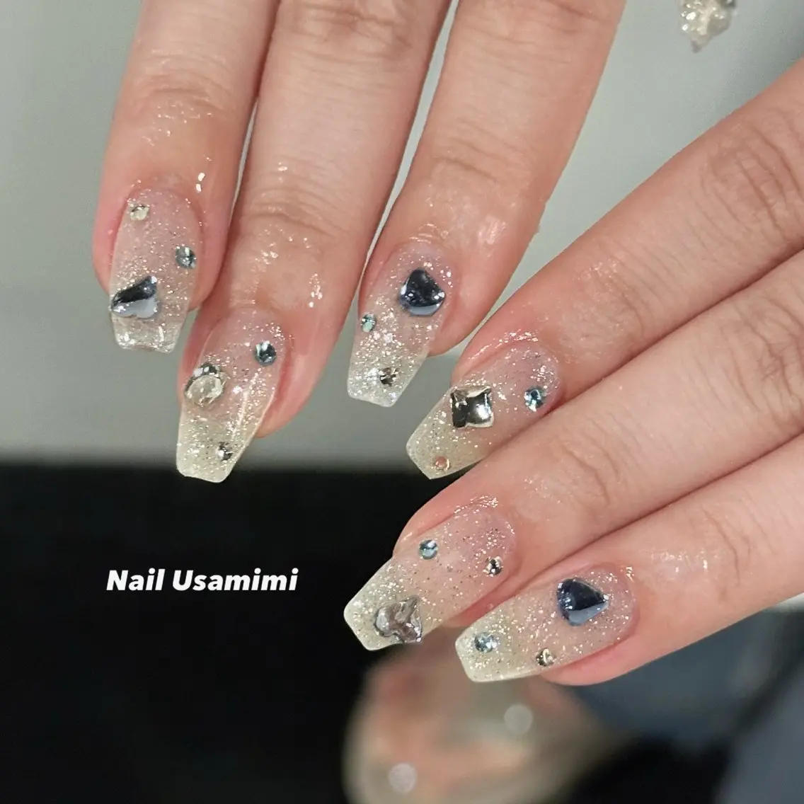 ネイル フラッシュネイル キラキラネイル ストーンネイル 夏ネイル ワンホンネイル ハンドネイル 本町NailUsaM imi MOMOKAのネイルデザイン
