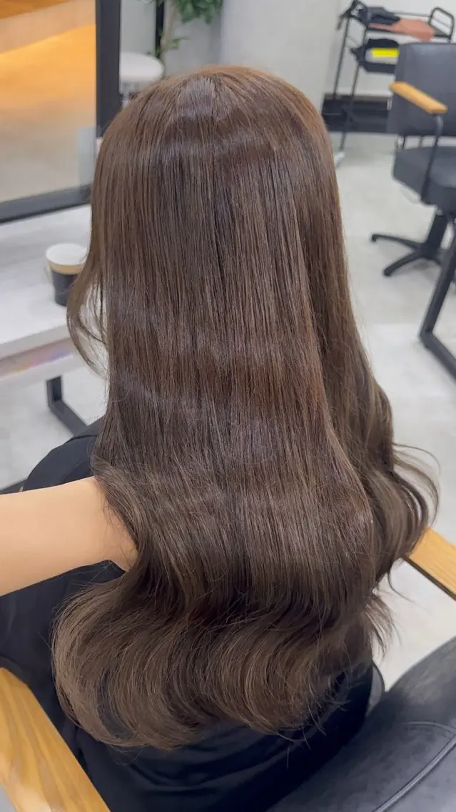 ロング カラー アッシュ アッシュブラウン ベージュカラー 黒髪 ブリーチ カット ヘアカラー トリートメント 赤み無し柔らかカラー 【梅田】madokaのヘアスタイル