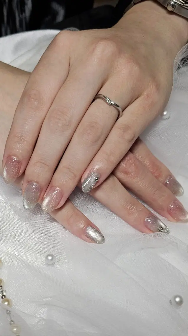ハンドネイル💅オフ込み（フィルイン）マグネットネイルの写真