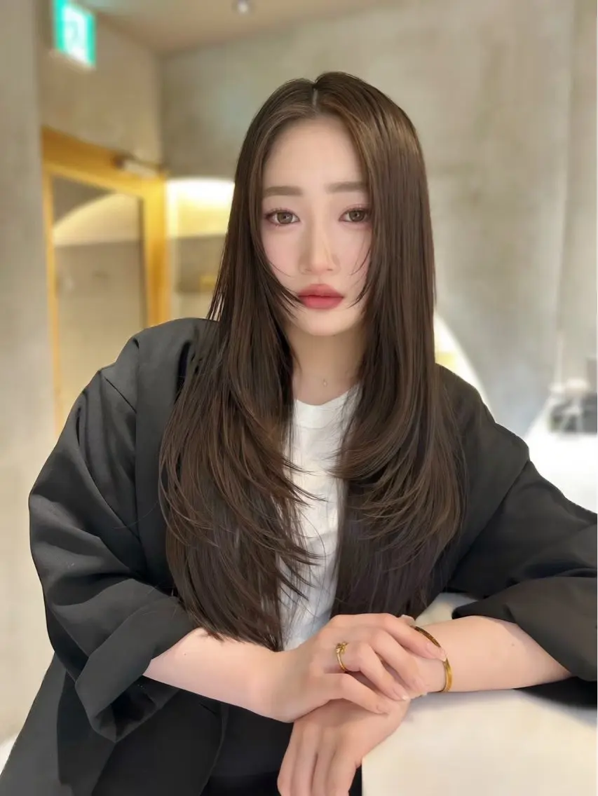 ロング ロングレイヤー くびれヘア 顔まわりレイヤー 韓国風ヘア レイヤーカット カット ヘアカラー トリートメント 小顔レイヤー/顔周り 艶髪カラー/金山のヘアスタイル