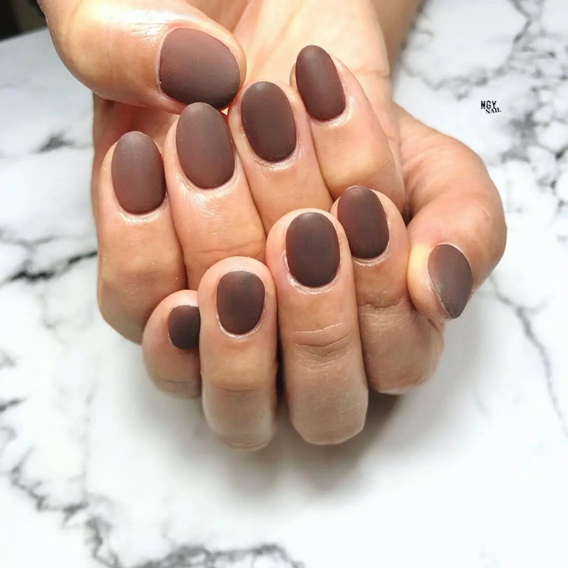 ネイル ブラウン ジェルネイル マットネイル ワンカラーネイル パラジェル ハンドネイル NAIL NOWのネイルデザイン