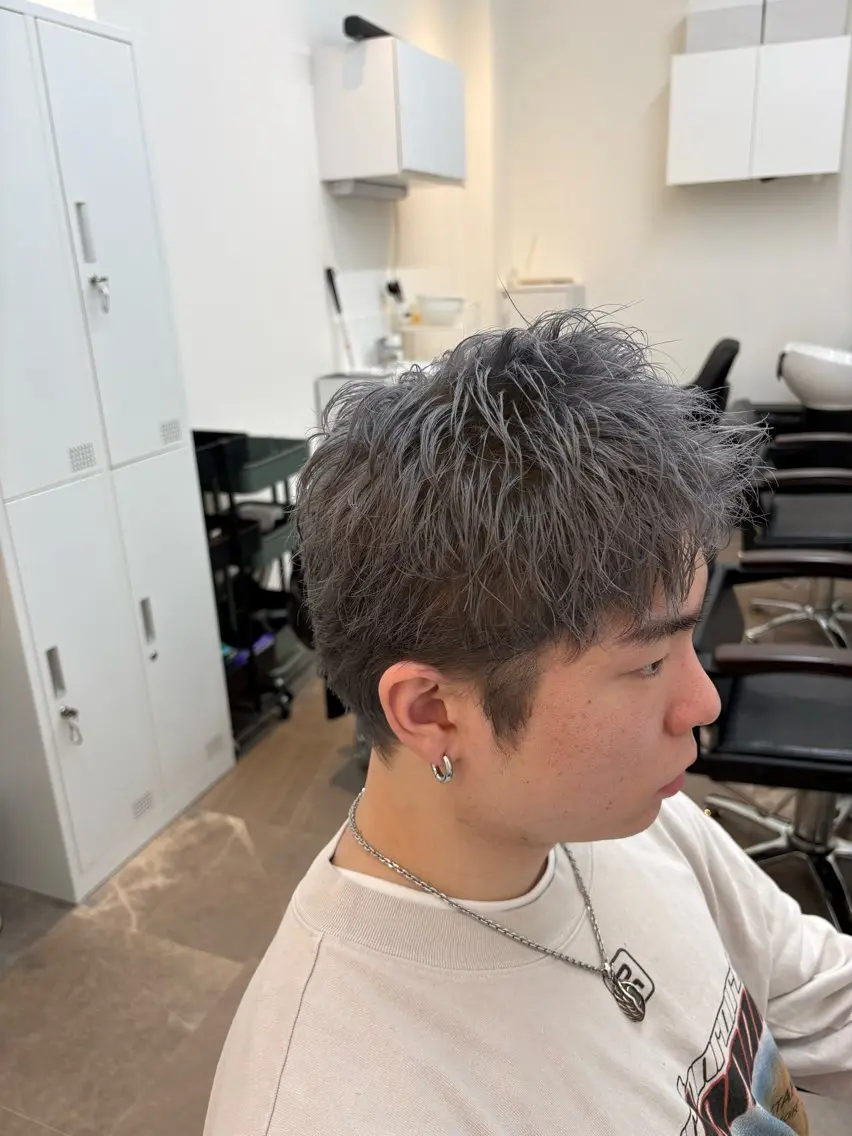 ショート カラー メンズ メンズブリーチ アッシュ アッシュグレー ブリーチ ダブルカラー メンズパーマ×カラー ×新宿　　裕世のヘアスタイル