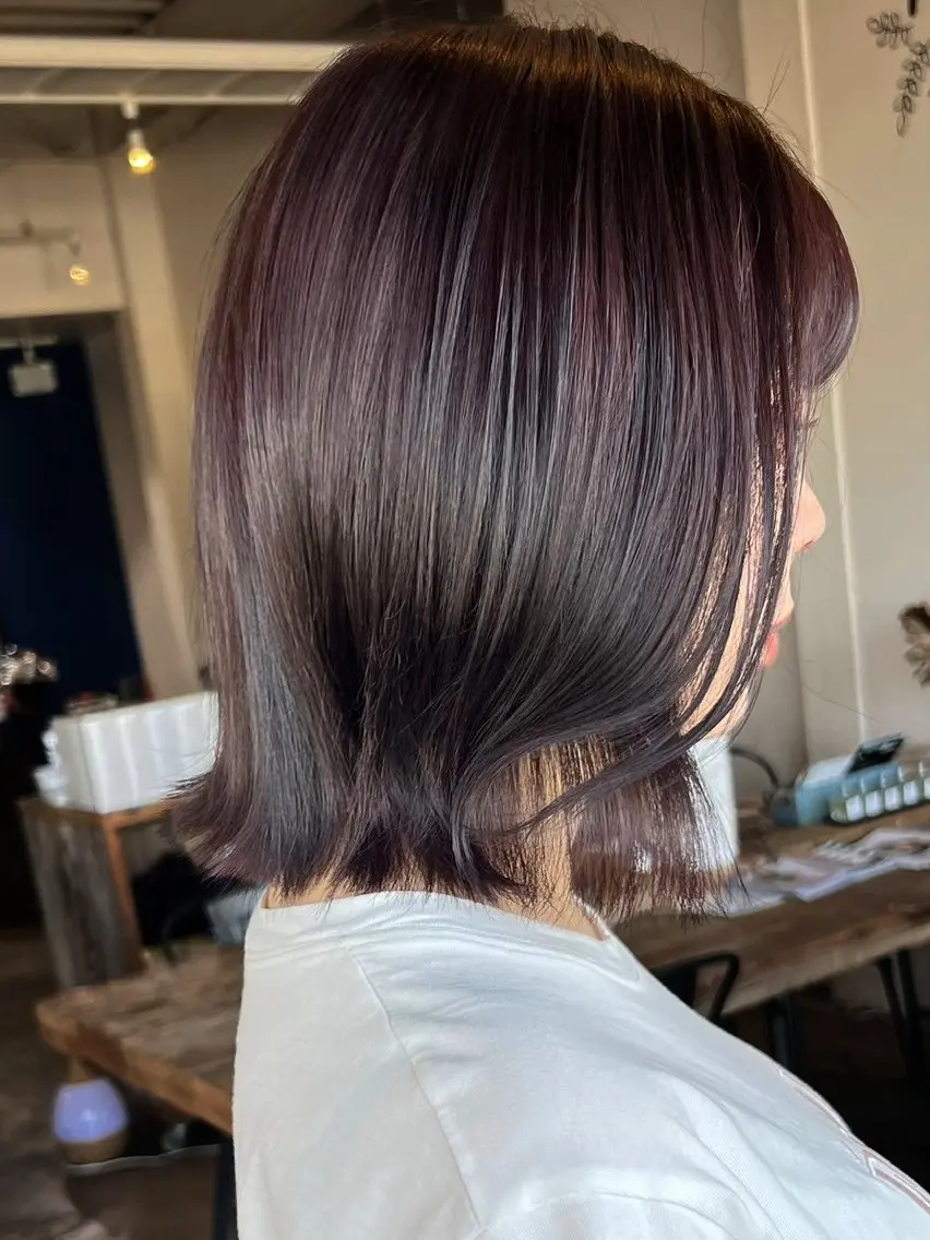 ミディアム パープルカラー バイオレットブラウン 韓国風ヘア 岸下 理緒のヘアスタイル