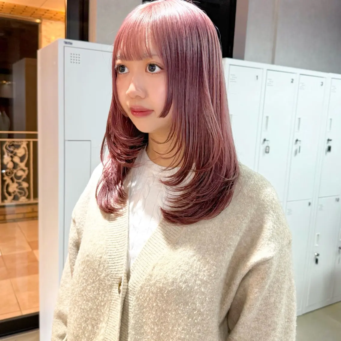 ミディアム カラー ミディアムレイヤー ベージュカラー ピンクカラー ピンクベージュ レイヤーカット 🎀ミルクティー/暖 色×レイヤー/マリアのヘアスタイル