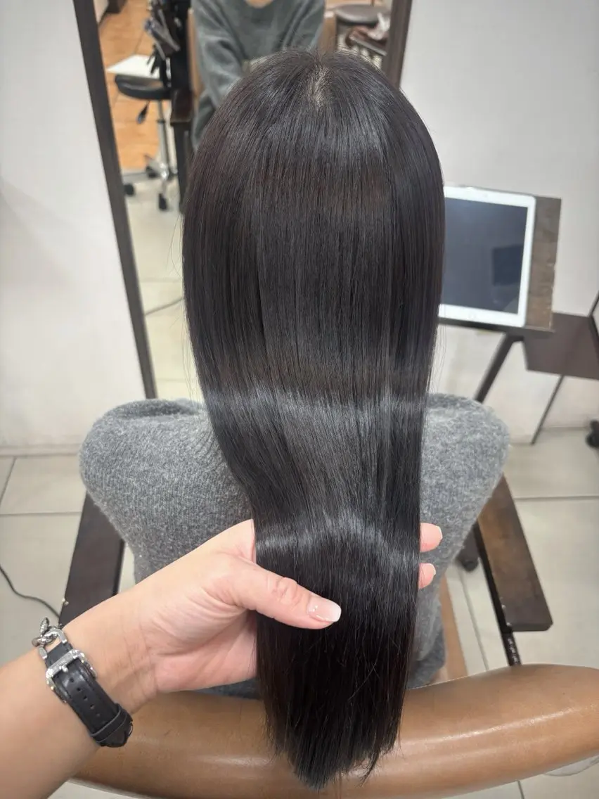 セミロング カラー ダークグレー 髪質改善 ヘアカラー トリートメント 頭皮×髪質改善 透明感カラー💎中村のヘアスタイル