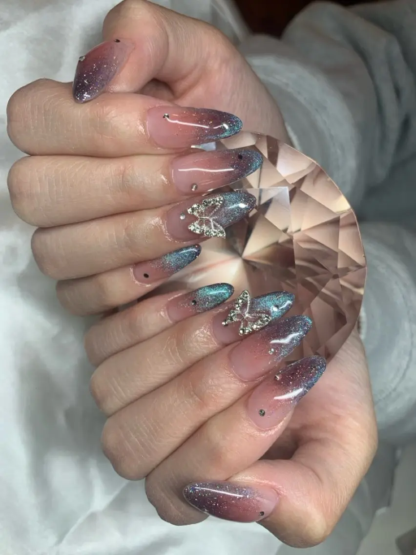 ネイル グラデーション ロングネイル マグネットネイル 赤色 スカルプネイル happiness nailのネイルデザイン