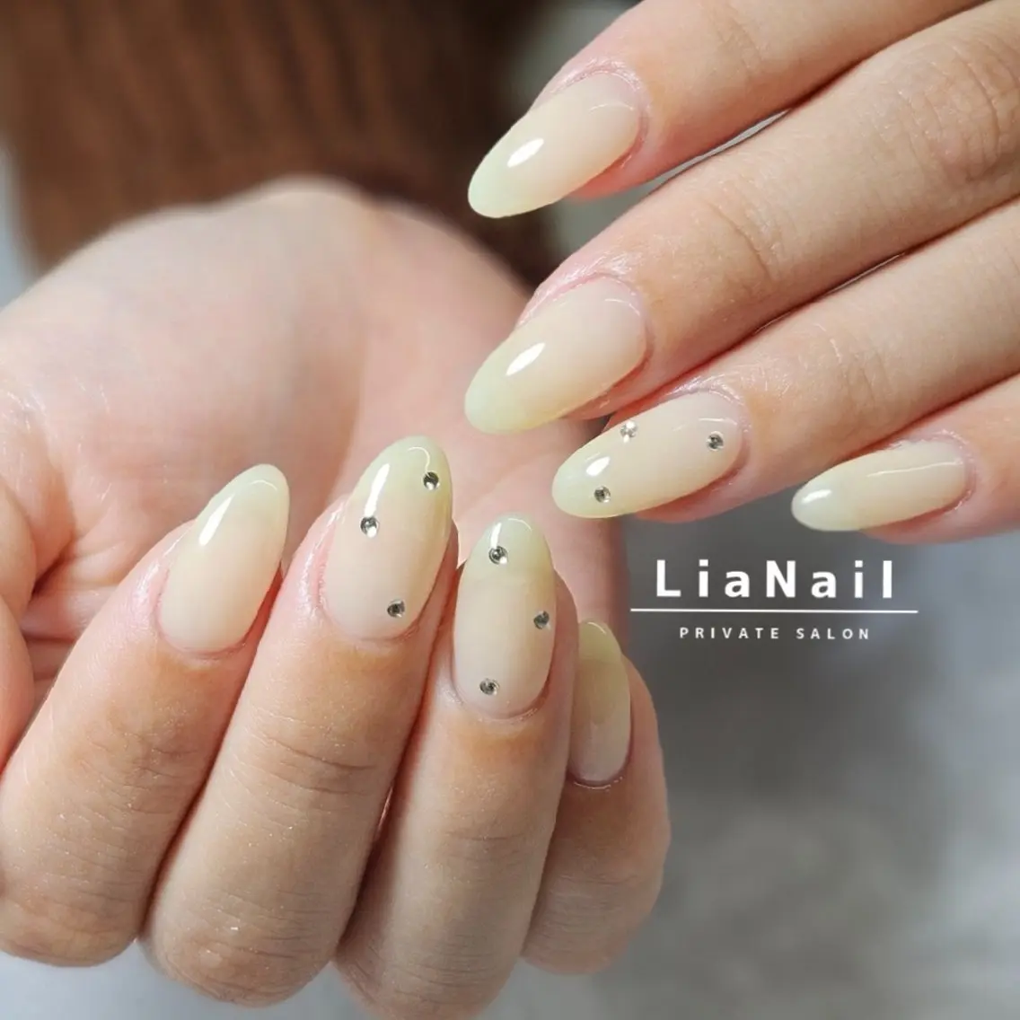 ネイル ストーンネイル ハンドネイル Lia Nailのネイルデザイン