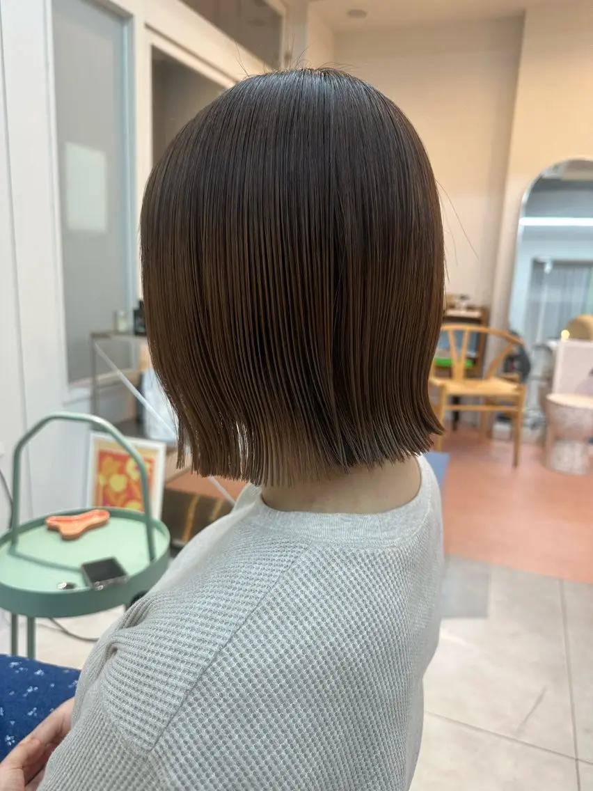 ミディアム 切りっぱなしボブ ボブ 安井 美咲希のヘアスタイル