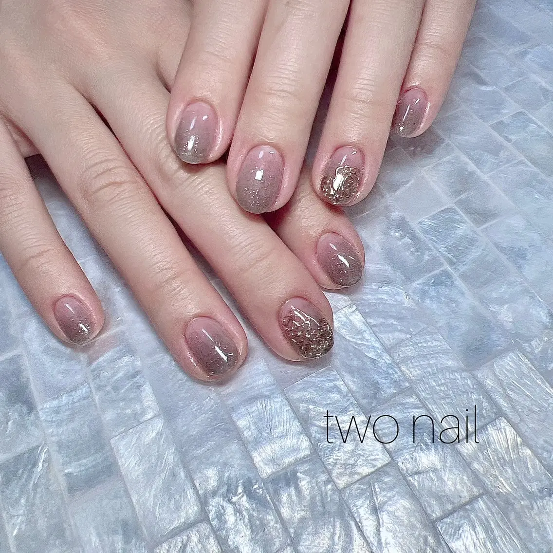 ネイル キラキラネイル ネイルチップ ホワイト ハンドネイル two nailのネイルデザイン