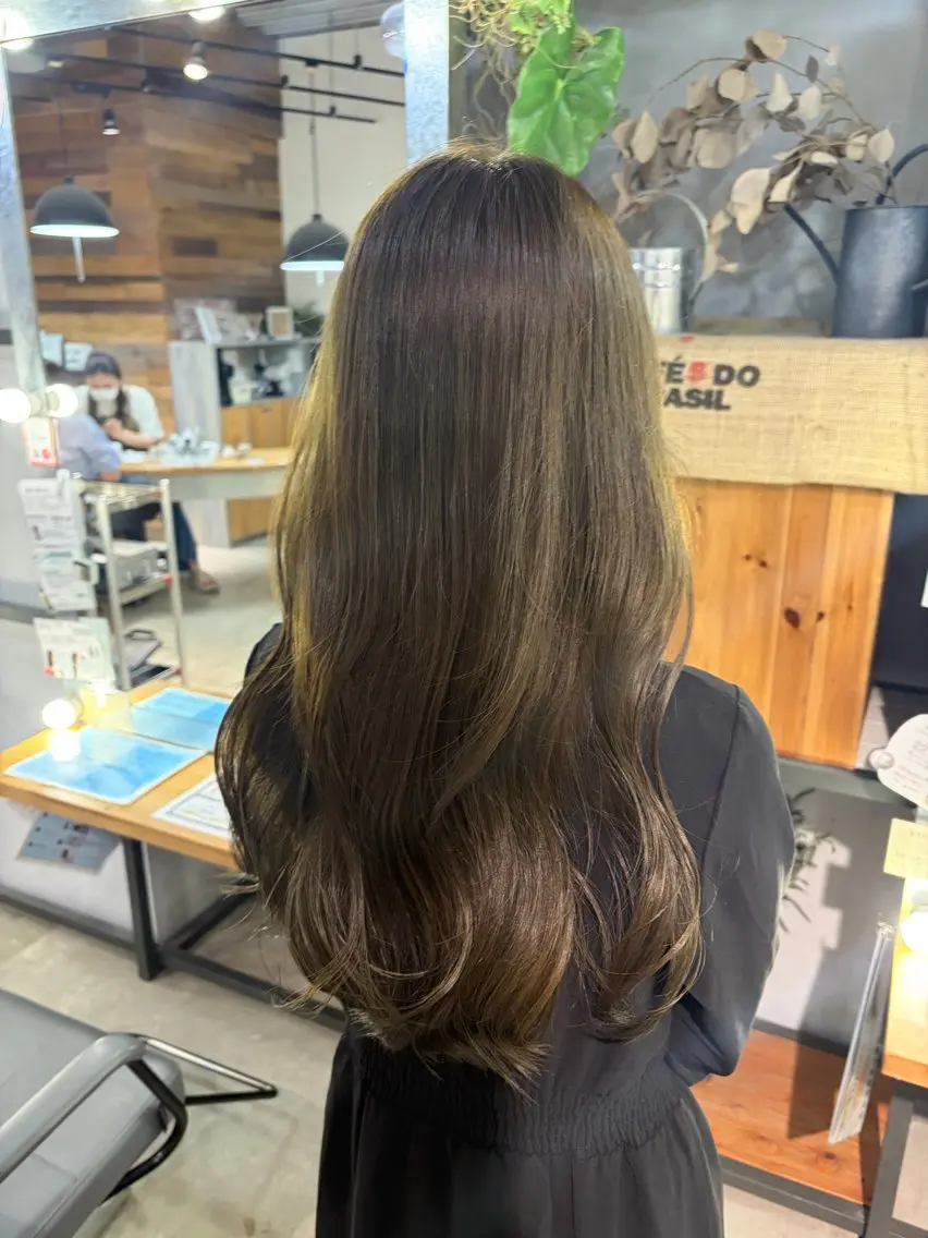 ロング カラー オリーブカラー 北村 未来のヘアスタイル