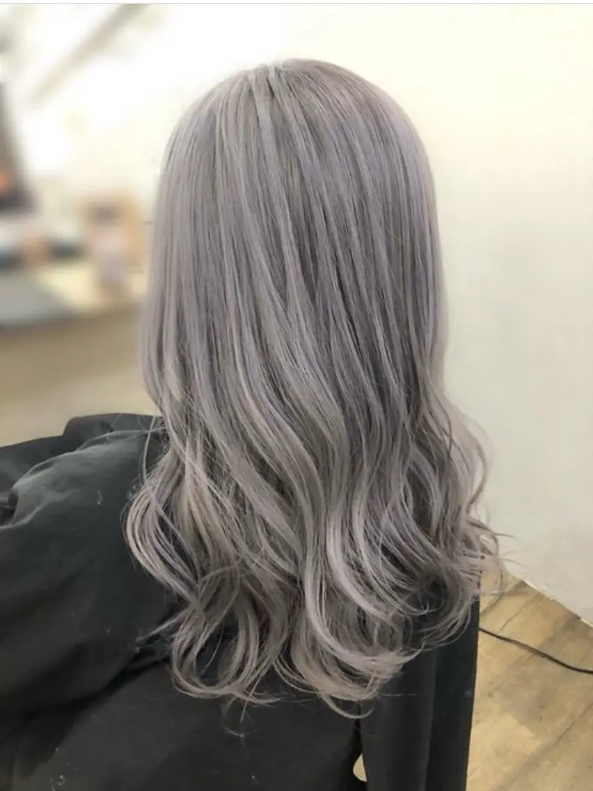 ロング カラー グレージュ パープルカラー パープルグレージュ ヘアカラー Mëw &のヘアスタイル