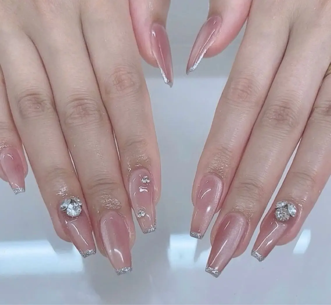 ネイル フレンチネイル キラキラネイル マグネットネイル ミラーネイル ニュアンスネイル Tira Nailのネイルデザイン