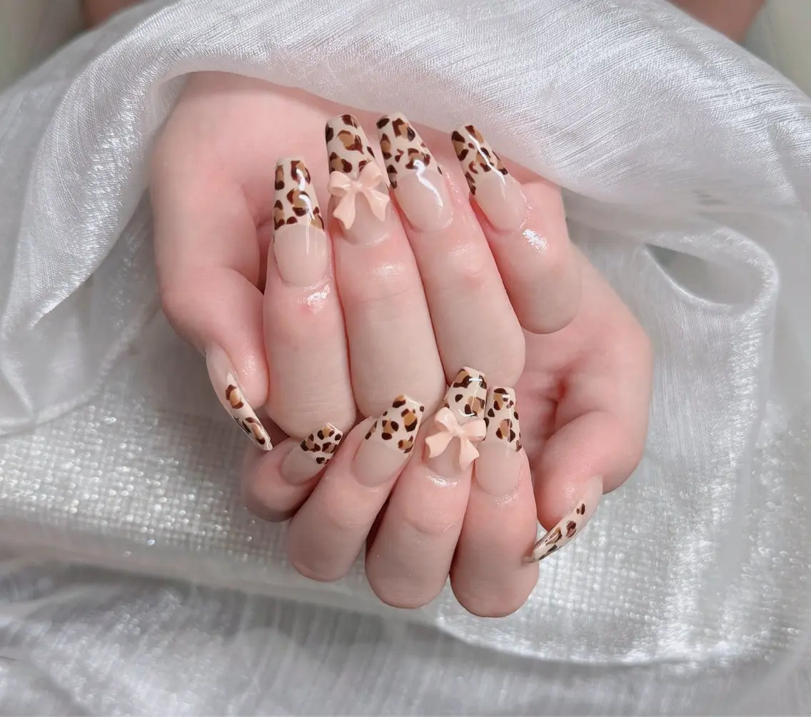 ネイル フレンチネイル ジェルネイル ガラスフレンチ ハロウィン ハート ハンドネイル H.baby Nail Salonのネイルデザイン