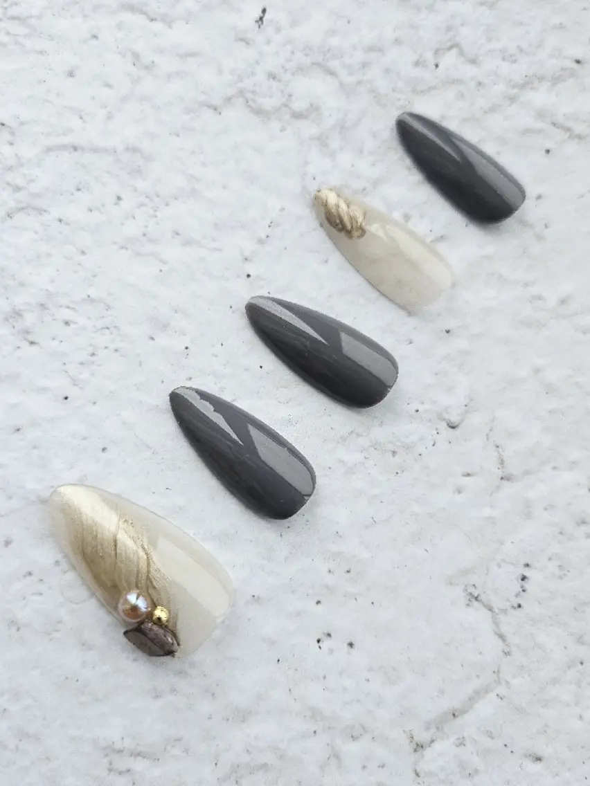 ネイル アートネイル ゴールド ニュアンスネイル シンプルネイル ハンドネイル Noah'snail   のネイルデザイン