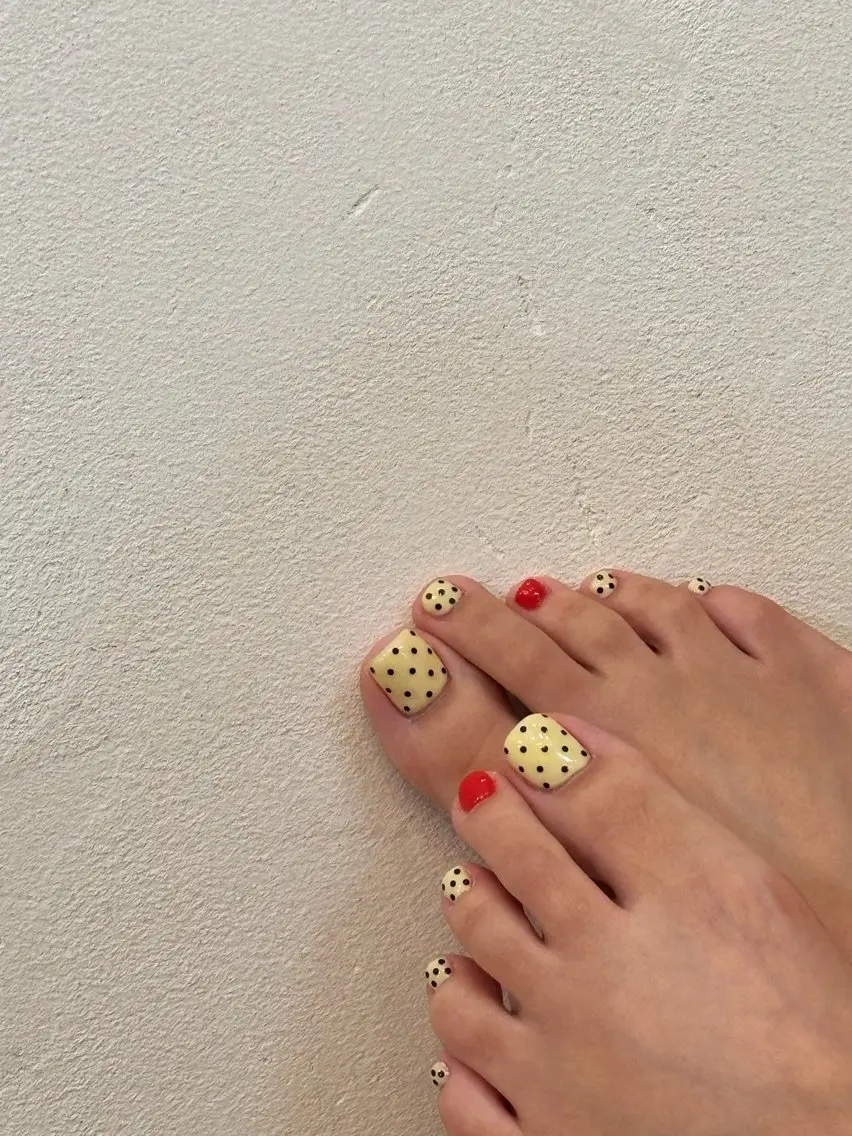 ネイル フットネイル is..nail 🌷sonokoのネイルデザイン