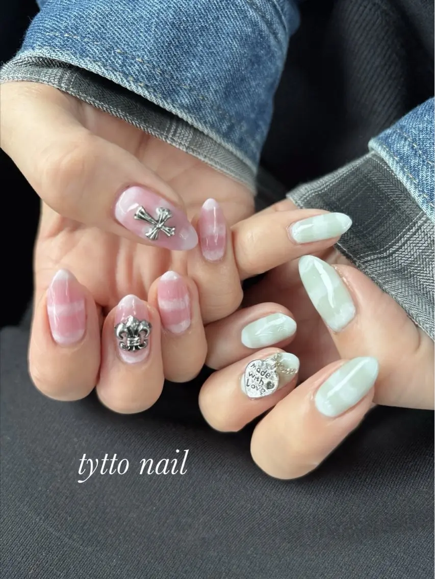 ネイル ボーダー グリーン キラキラネイル ピンク シルバー tytto nail ❤︎eriのネイルデザイン