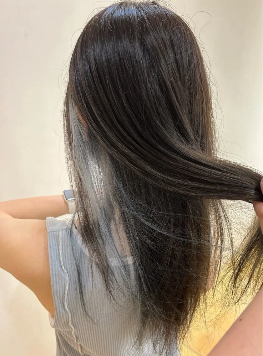 ロング カラー アッシュ イヤリングカラー メッシュ ヘアカラー トリートメント デザインカラー/ 推しの配色 肥後のヘアスタイル