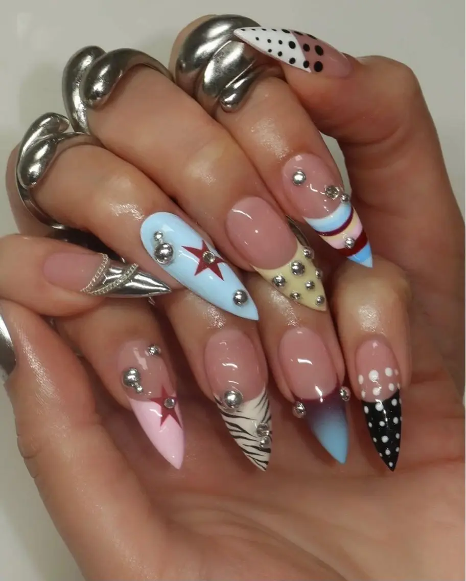 ネイル チークネイル ドット フレンチネイル グラデーション 韓国ネイル ハンドネイル Lisa Nail Salonのネイルデザイン