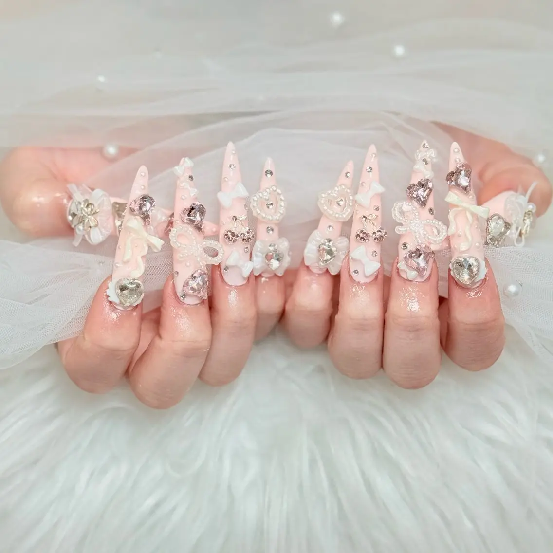 ネイル チークネイル ドット フットネイル フレンチネイル グラデーション ハンドネイル ハンドケア Nihonthy Nail 新宿のネイルデザイン