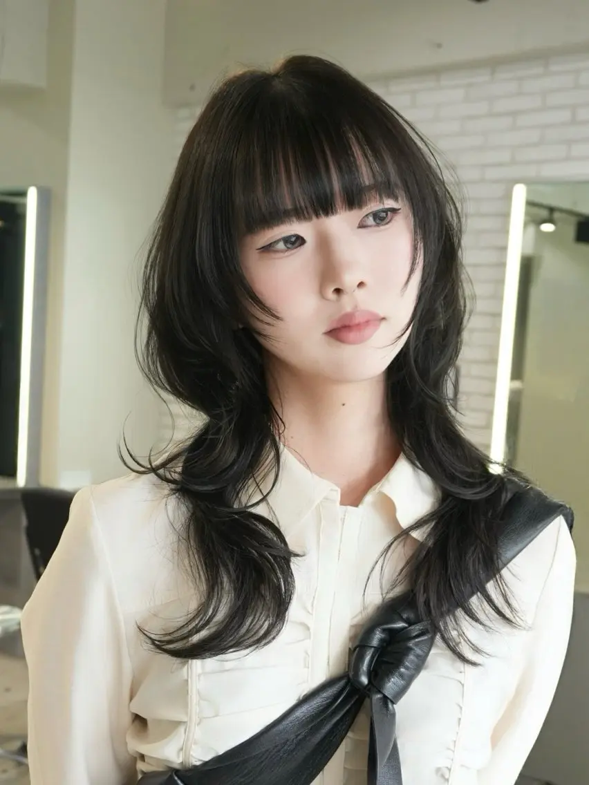 セミロング カラー オリーブグレー ハッシュカット カット ヘアカラー Airi 韓国y2k ハイレイヤーのヘアスタイル