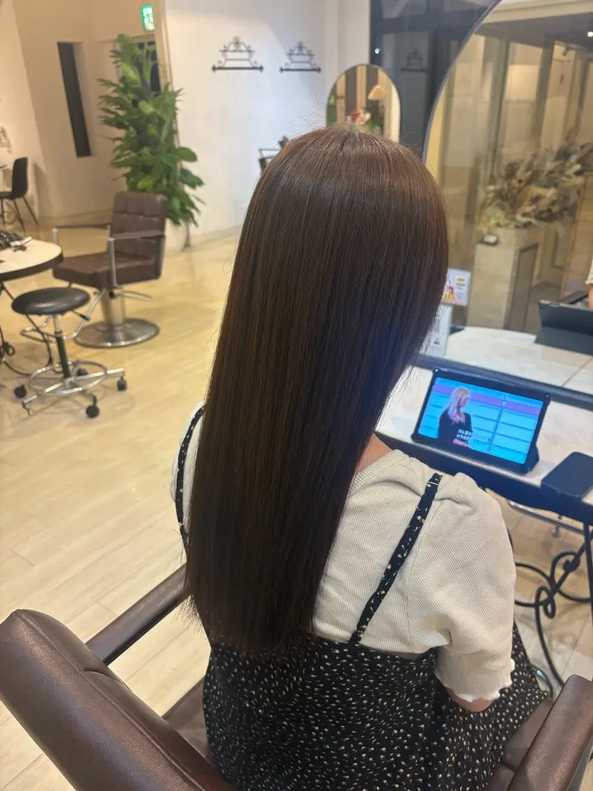 ロング カラー 岩崎 愛のヘアスタイル