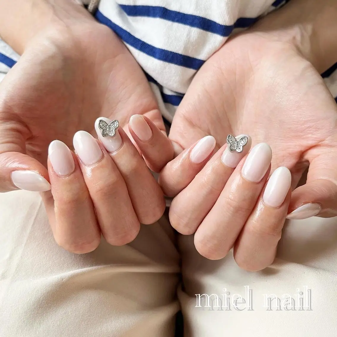 ネイル オーロラネイル フレンチネイル 夏ネイル ホワイト ハンドネイル miel nailのネイルデザイン