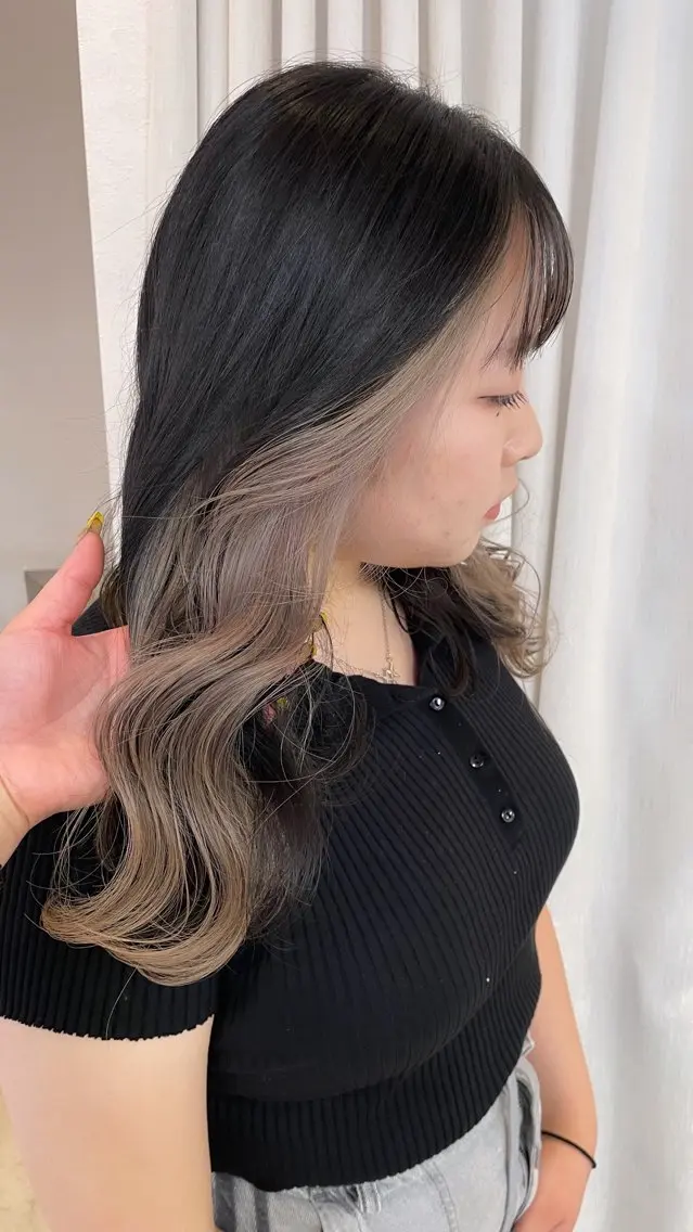 カラー Mii. 内田萌々のヘアスタイル