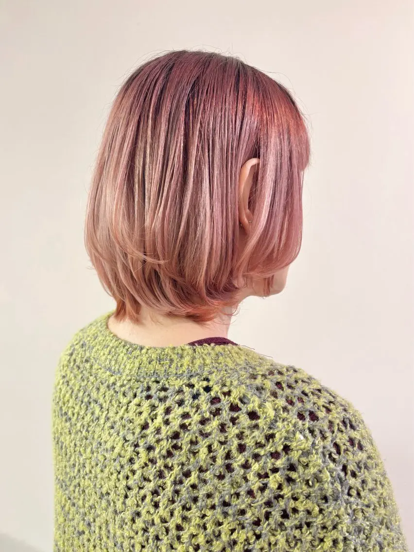 ミディアム カラー 古川 琴美のヘアスタイル