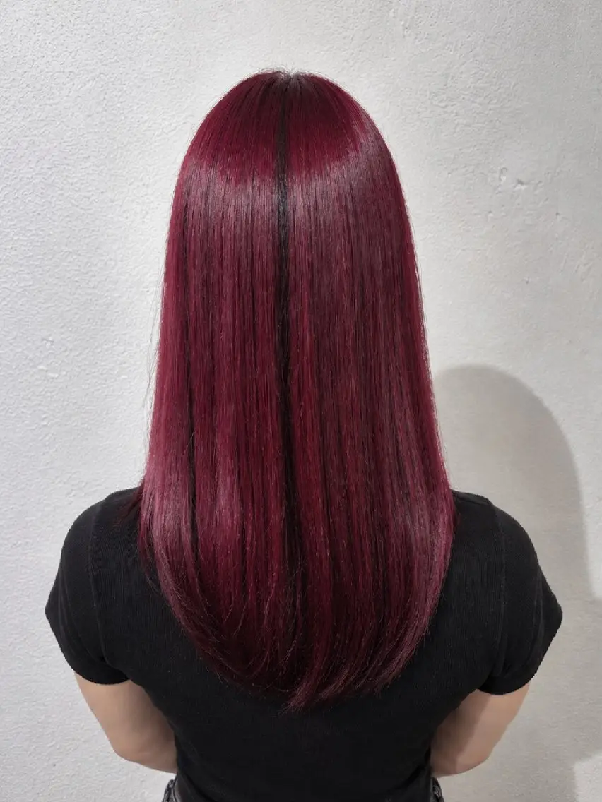 セミロング カラー レッドカラー ヘアカラー 田窪 泰成のヘアスタイル