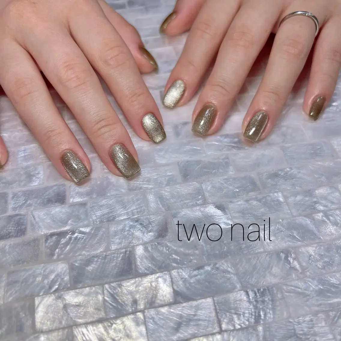 ネイル キラキラネイル マグネットネイル ネイルチップ ホワイト ハンドネイル two nailのネイルデザイン