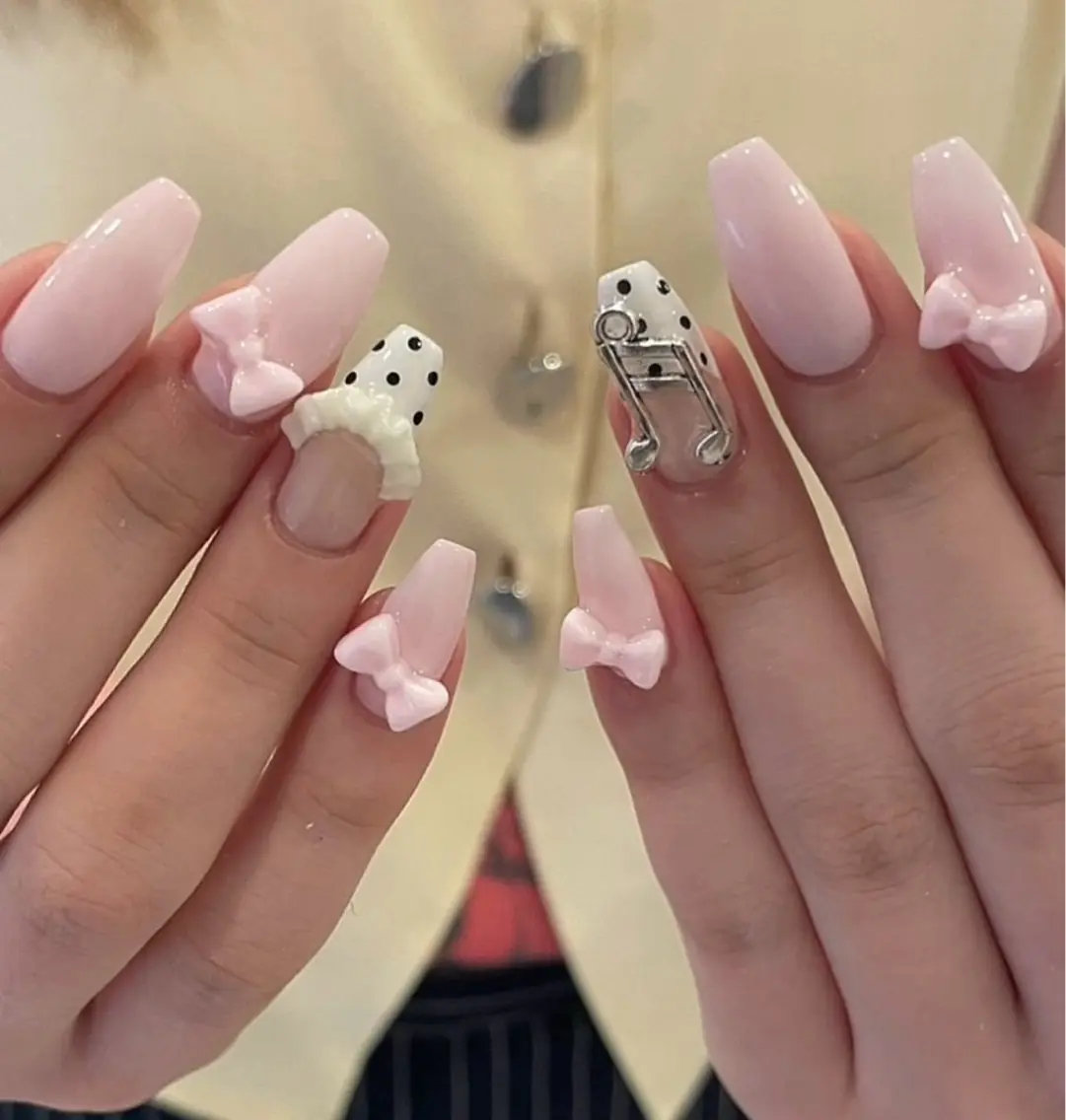 ネイル アートネイル フレンチネイル ジェルネイル キラキラネイル ニュアンスネイル ハンドネイル Ryu Nail NekoChanのネイルデザイン