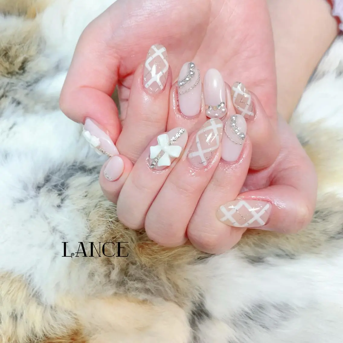 ネイル オーロラネイル フレンチネイル キラキラネイル ワンホンネイル 冬ネイル Lance nailのネイルデザイン