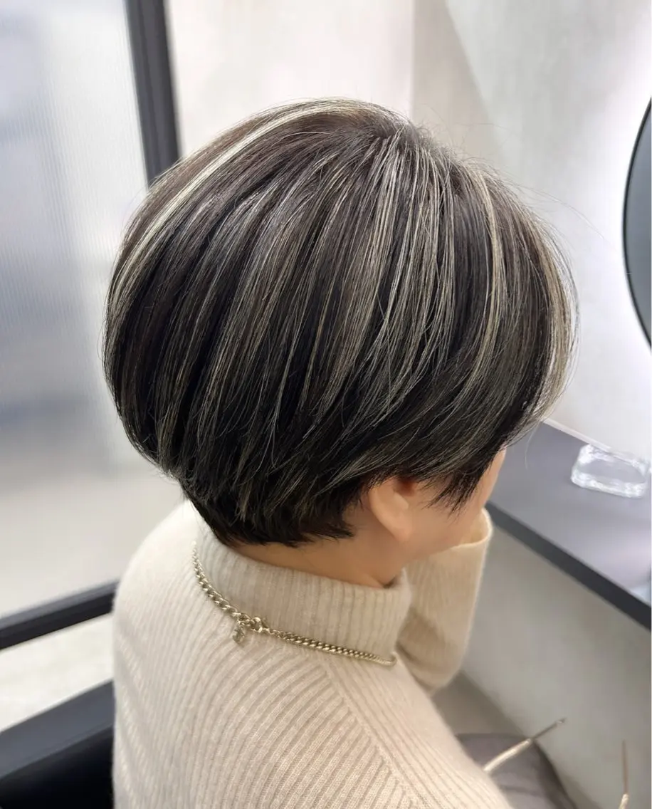 ショート カラー ショートボブ ハイライトカラー ボブ ハイライト ショートヘア カット ヘアカラー トリートメント 新宿/美髪矯正 髪質改善/韓国風山本のヘアスタイル