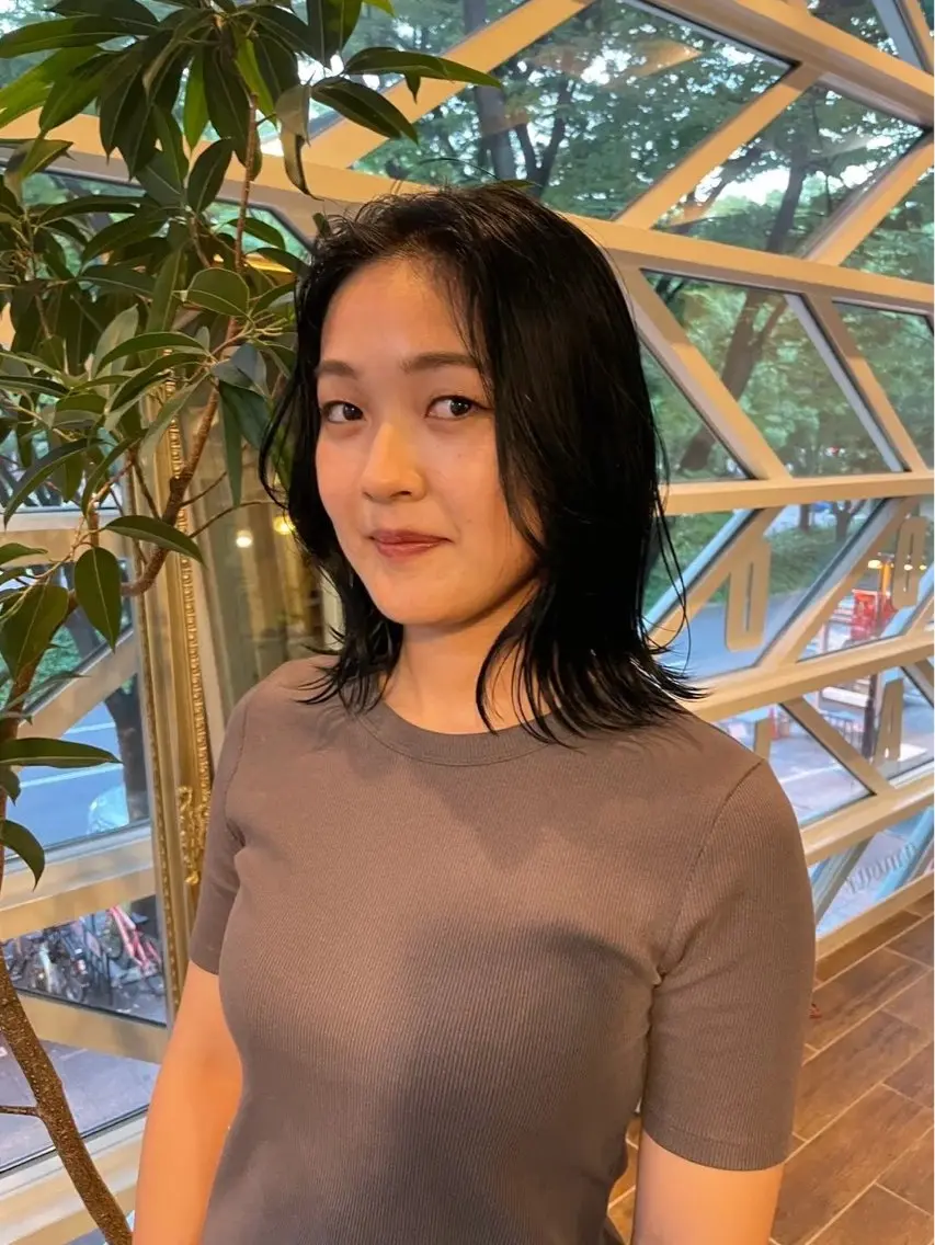 ミディアム カラー 西 優衣奈のヘアスタイル