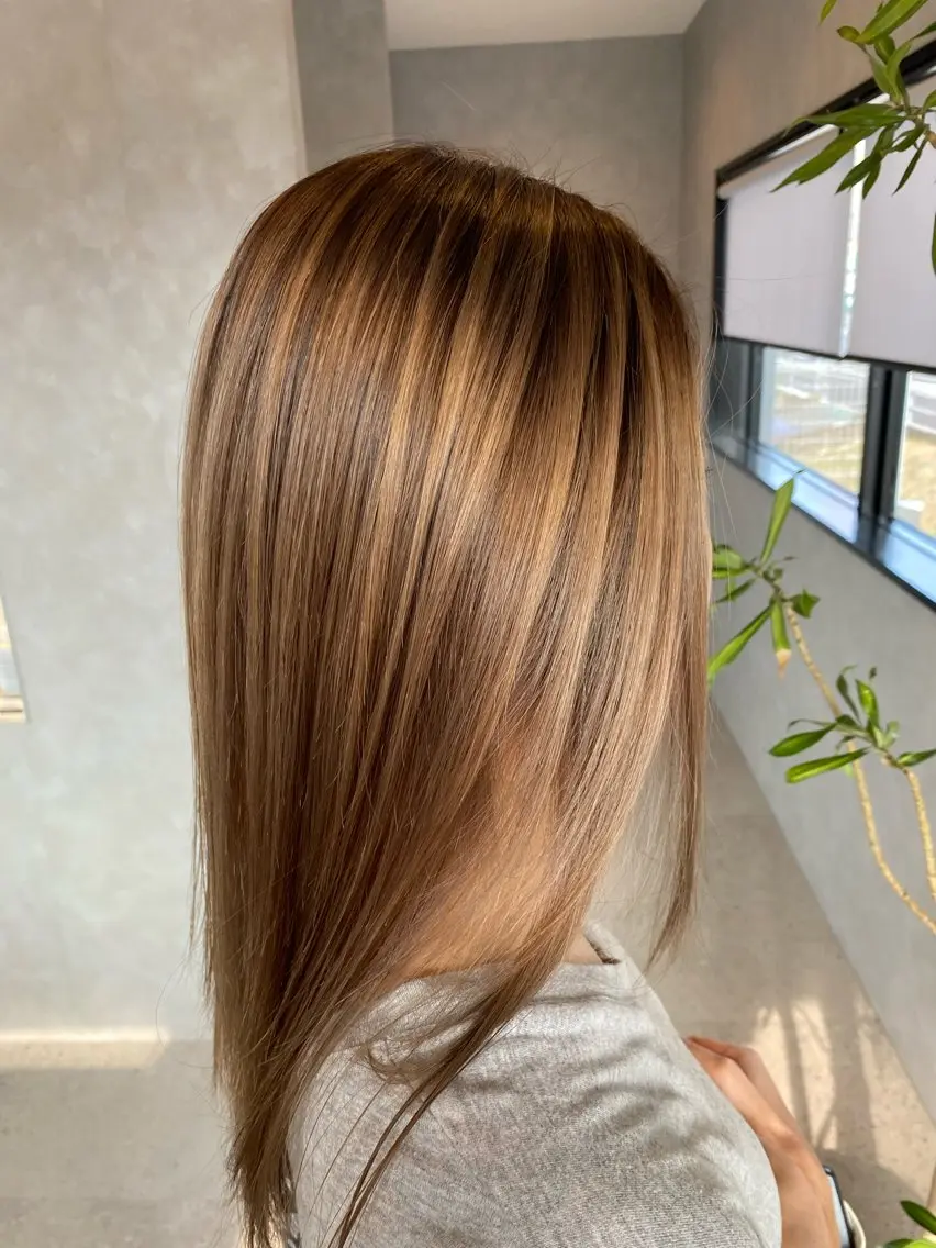 カラー 白井 音羽のヘアスタイル