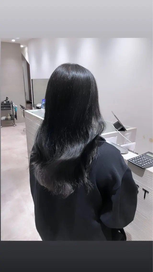 ロング カラー サキ🤍ハイトーン 🩰くびれ巻きヘアのヘアスタイル