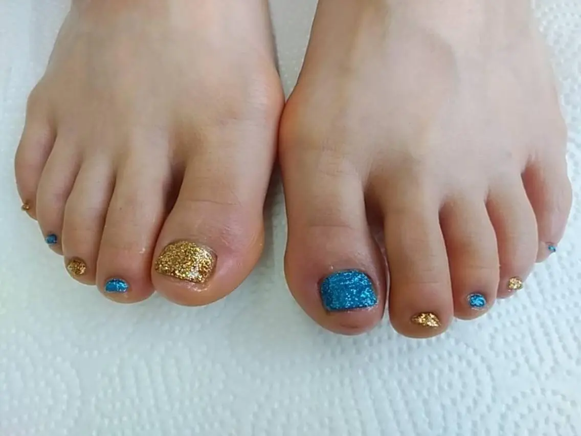 ネイル フットネイル ラメ(グリッター) プライベートサロン Rosy Lilyのネイルデザイン