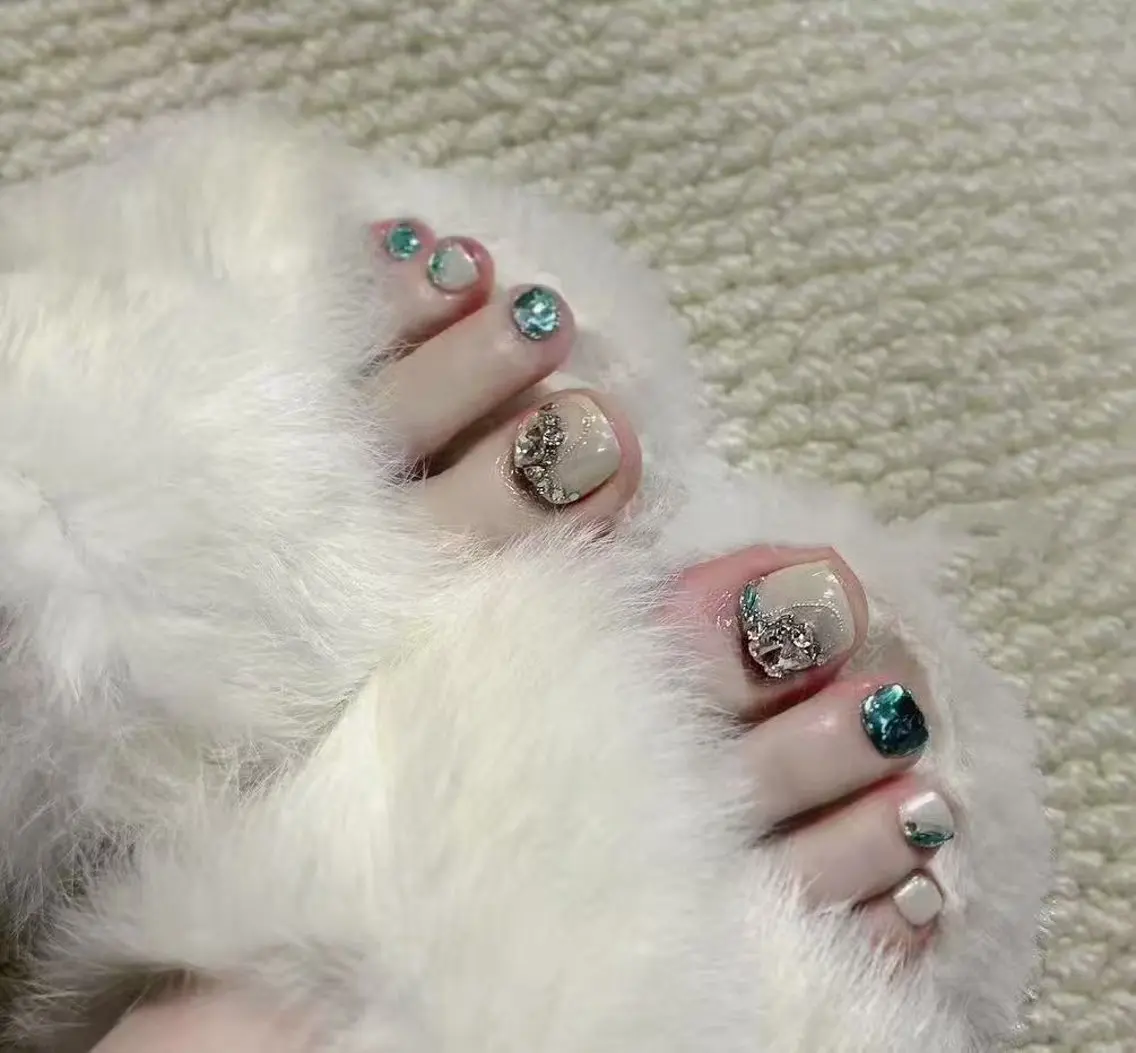 ネイル オーロラネイル フラワーネイル フットネイル フレンチネイル ジェルネイル フットネイル BabyYouMi nailのネイルデザイン
