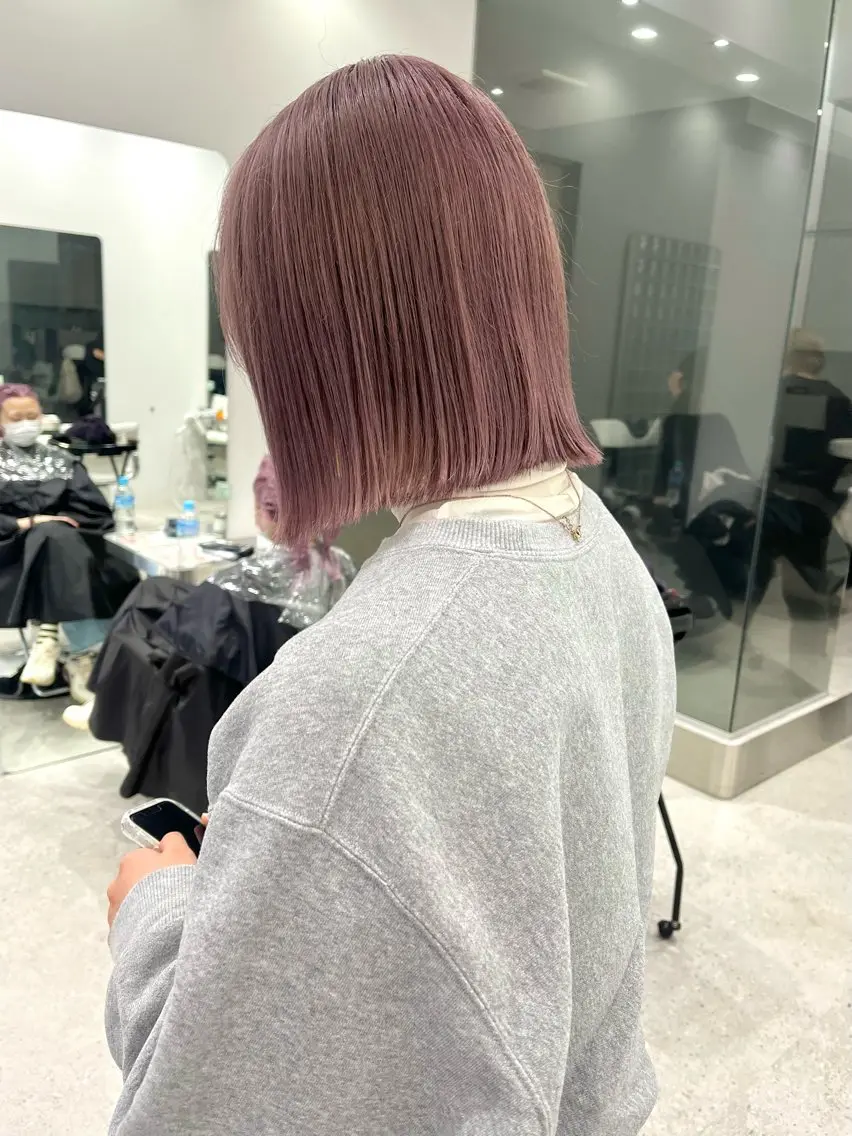 ミディアム カラー グレージュ ピンクカラー iLi 《イリ》のヘアスタイル