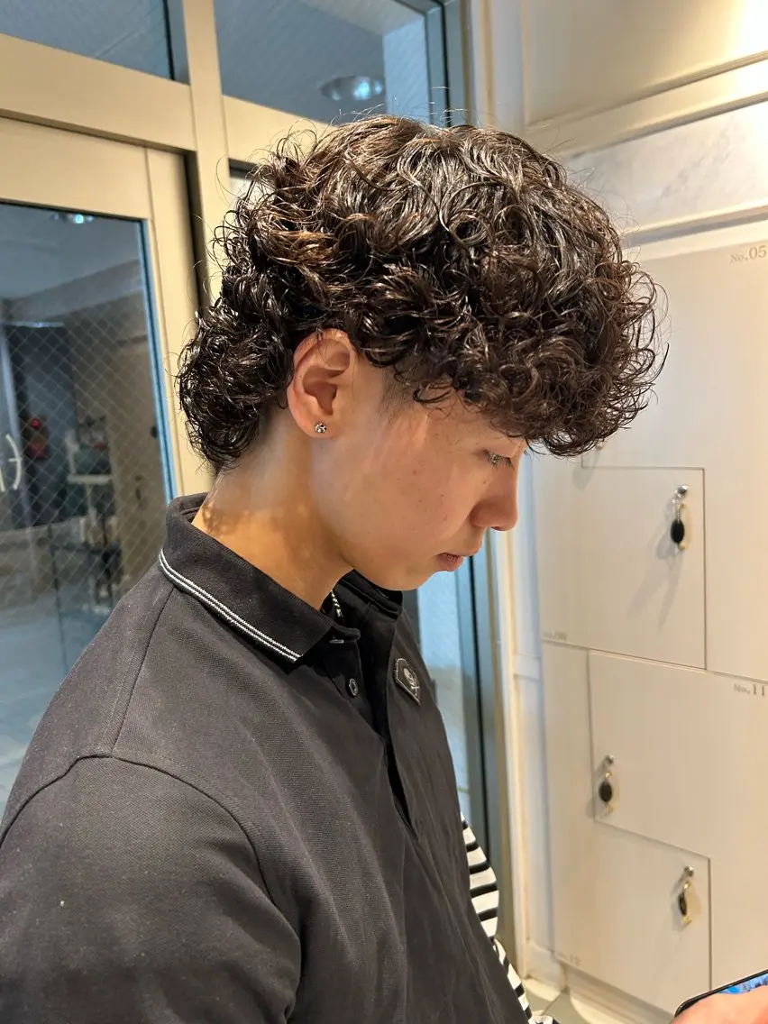 パーマ メンズ メンズパーマ プードルパーマ 刈り上げ メンズウルフカット ウルフカット 深田 幸暉のヘアスタイル