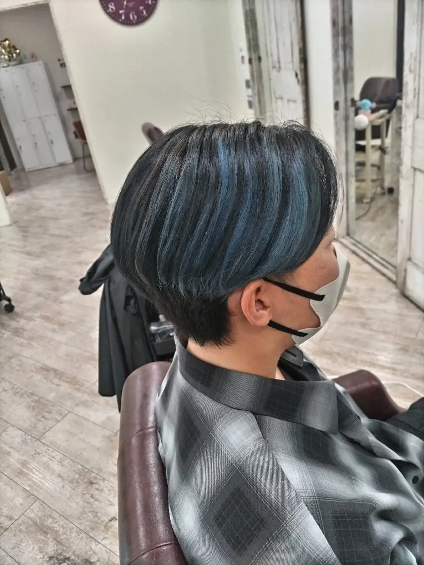 ショート カラー ブルーカラー カット ヘアカラー 磯崎 美幸のヘアスタイル