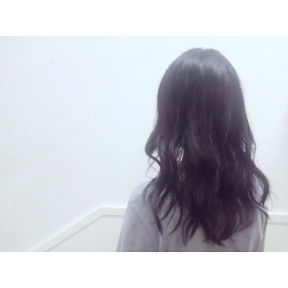 セミロング ロング カラー ダークグレー にった みずきのヘアスタイル